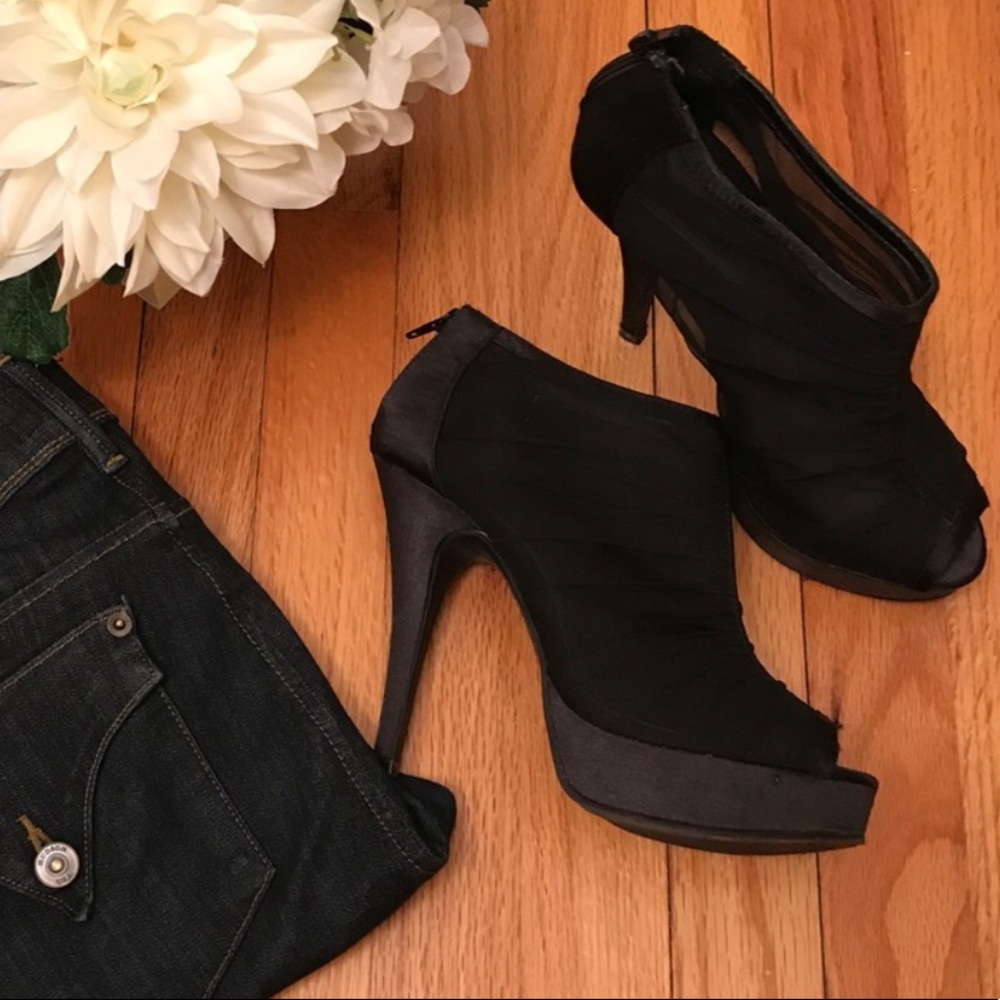 🖤🔥🔥CHINESE LAUNDRY<< Hide & Seek Peep Booties - Picture 3 of 8